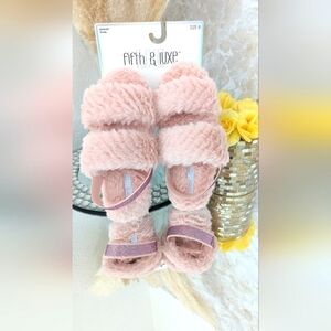 NWT Memory Foam Slippers Size 8